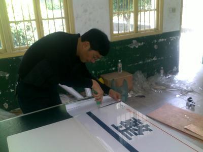 学生在校内工作室进行广告制作的实践与意义